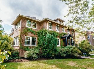 2722 Prairie Ave, Evanston, IL 60201