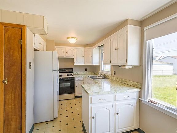 3rd image of 225 Shanley St
