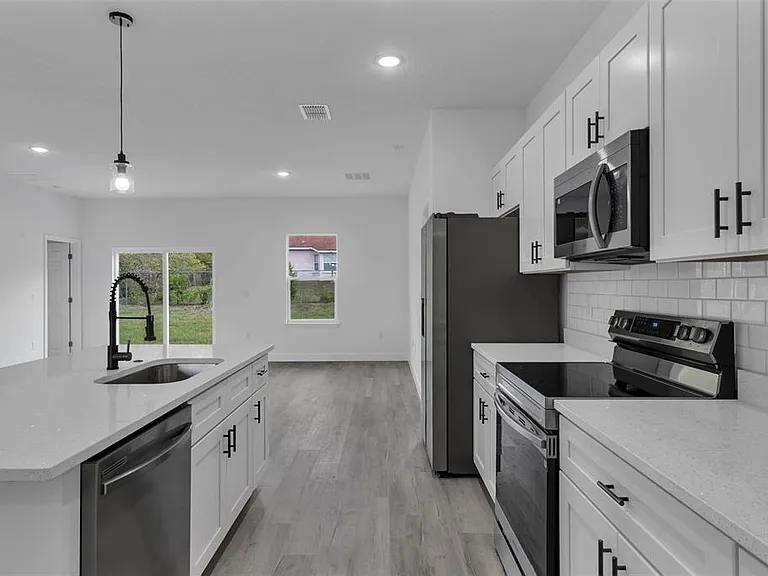 2211 SW 153rd Pl — Photo 7