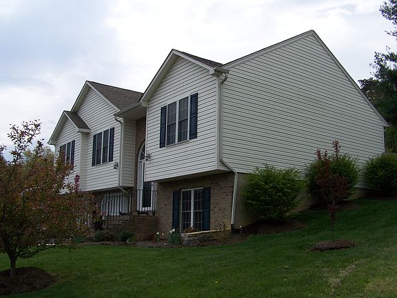 3rd image of 3346 Fleetwood Ave
