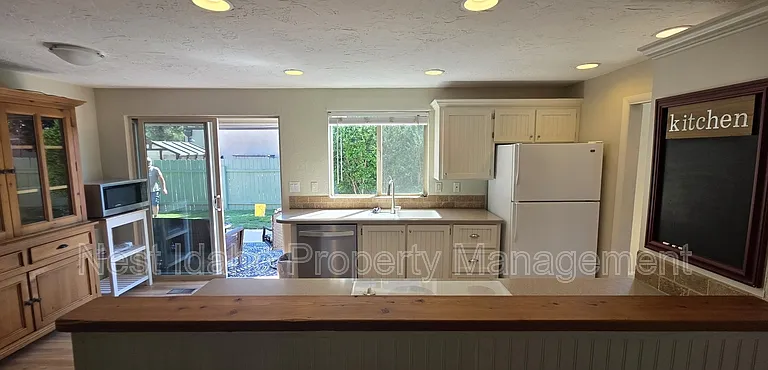 10127 W Springdale Ct — Photo 4