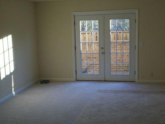 Big downstairs living space 14x20