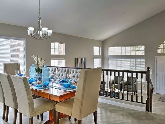 4th image of 279 Plaza Capri Ct