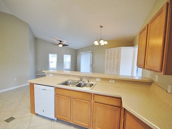 4th image of 330 Island Oaks Pl