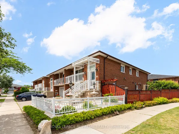 2 Dogleg Ct, Toronto, ON M3J 3E7