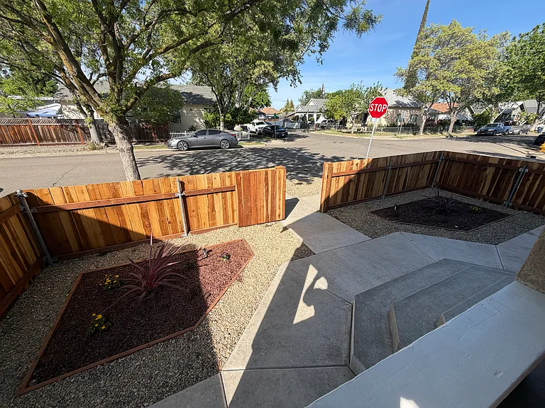 202 W 7th St — Photo 4