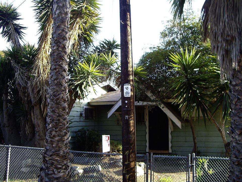 Cute and Cozy fixer on a huge lot overlooking the canyon.