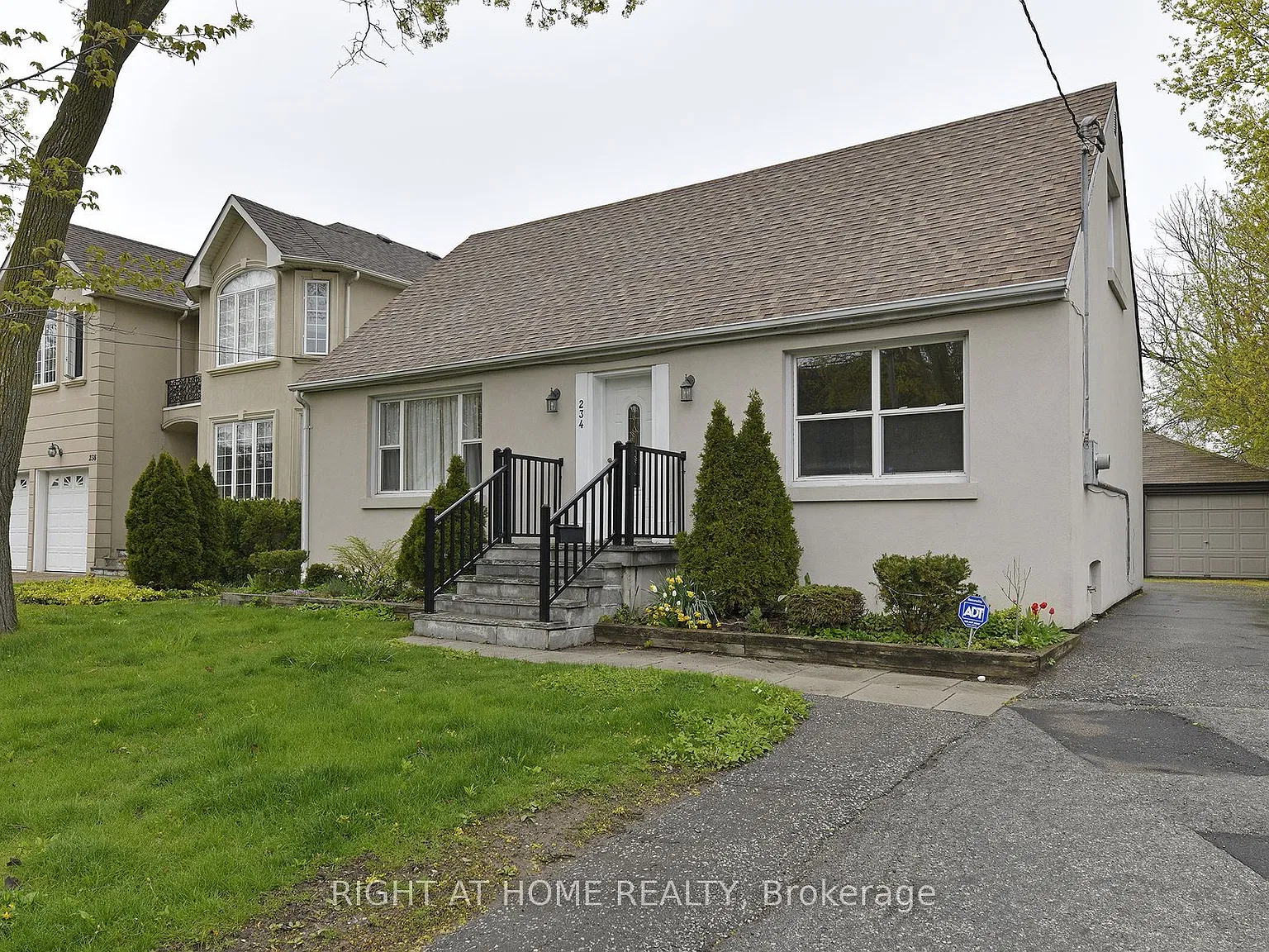 4 bed, $3,700 — Photo 1