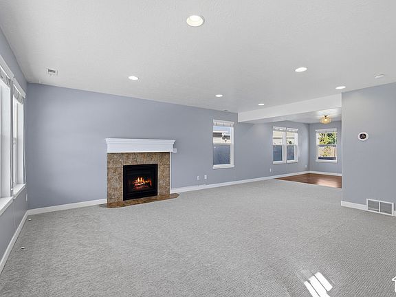3rd image of 2372 Liberty Ave