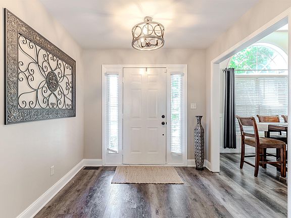5th image of 2822 Beaumont Dr