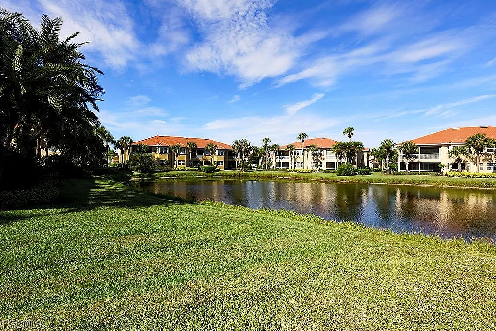3 bed, 2.0 bath, 2144 sqft, $3,900 — Photo 2