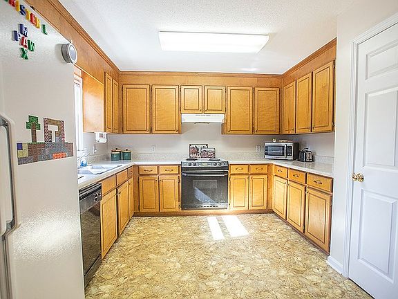 5th image of 208 Beechwood Cir