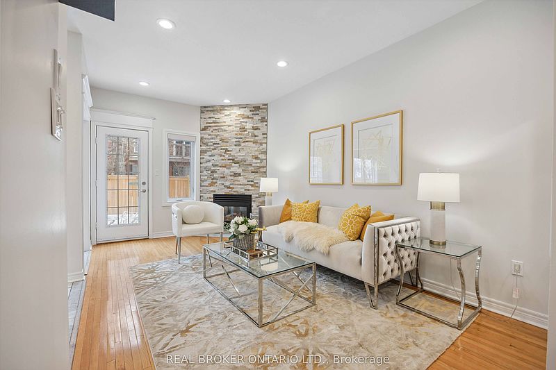 Richmond Hill Townhouse for rent - 4 Bedrooms — photo 2