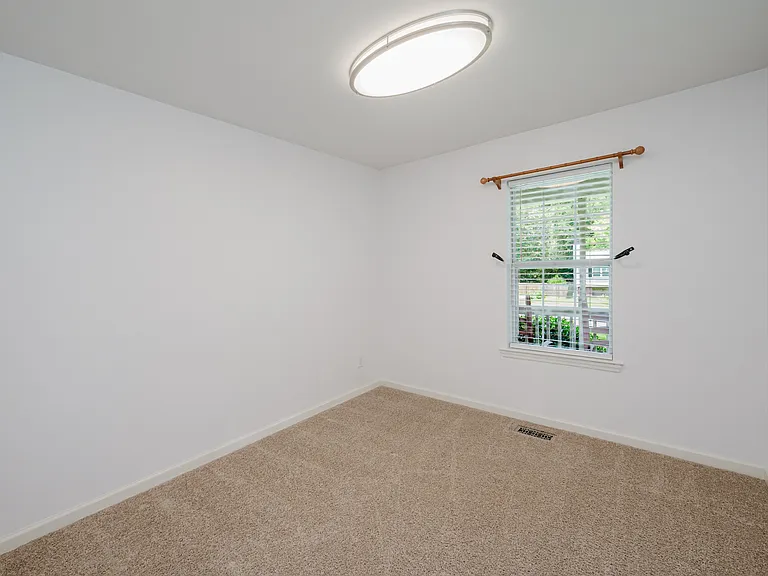 120 Lynn Dr — Photo 26