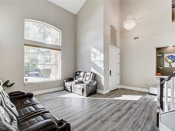 4th image of 126 Chateau Whistler Ct