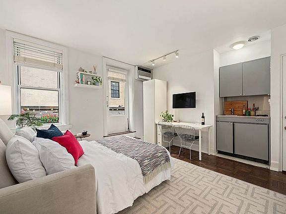 4th image of 103 E 84th St #Phd