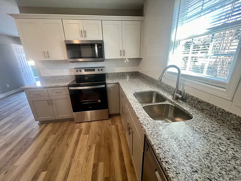 317/319 E. Gilbreath Street — Photo 20