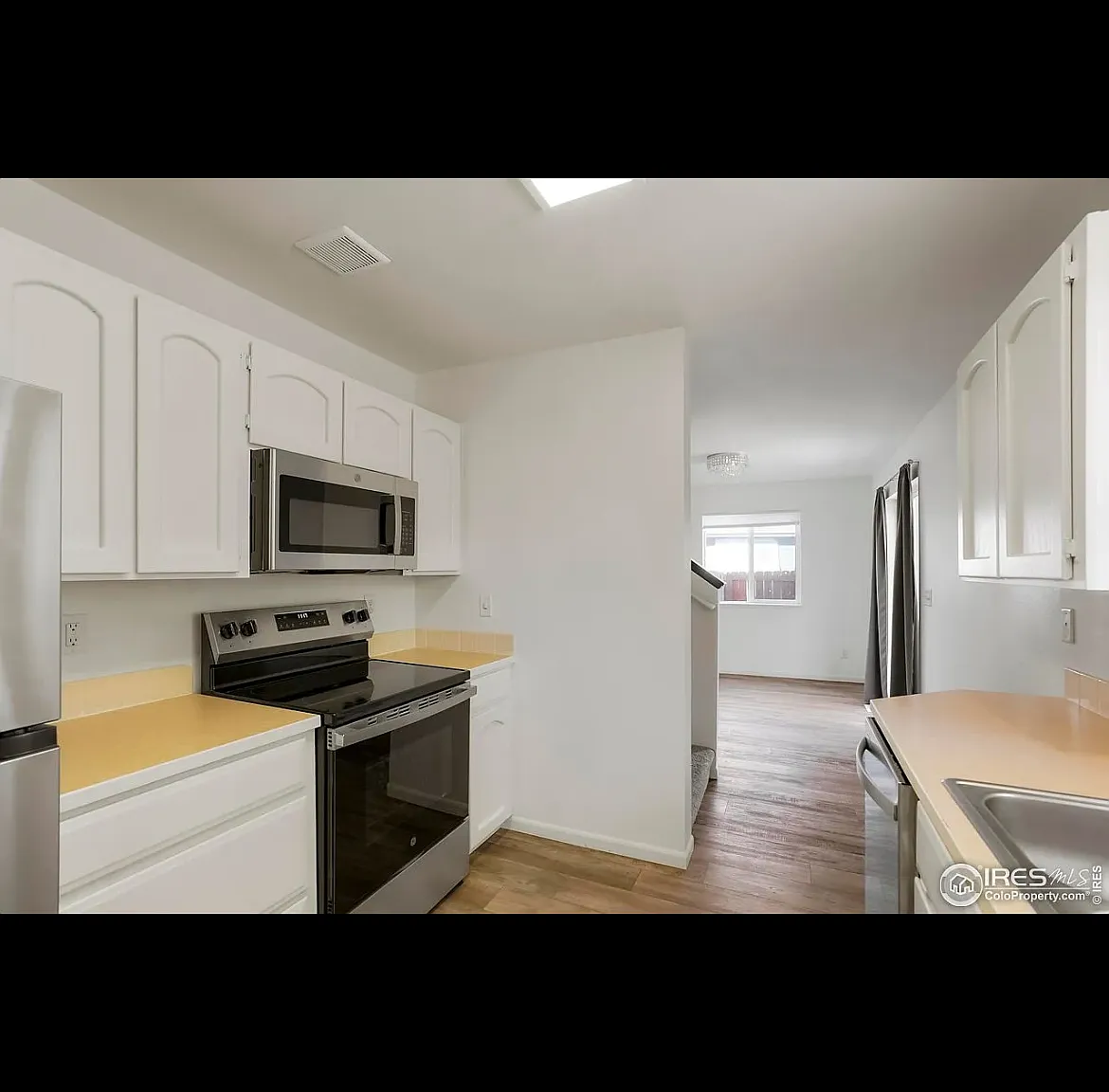 4 bed, 2074 sqft, $2,900 — Photo 3