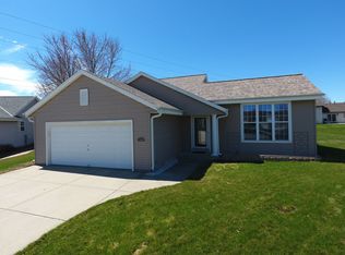 1906 Crossbow Ct, Waukesha, WI 53186