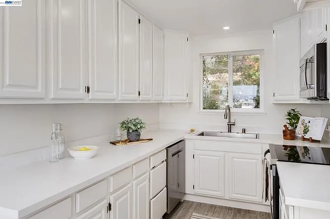 5265 Winifred Dr — Photo 9