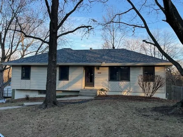 1111 SW Mission Pl, Lees Summit, MO 64081