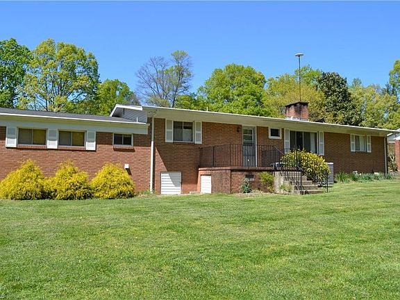 4th image of 2311 Pine Ln
