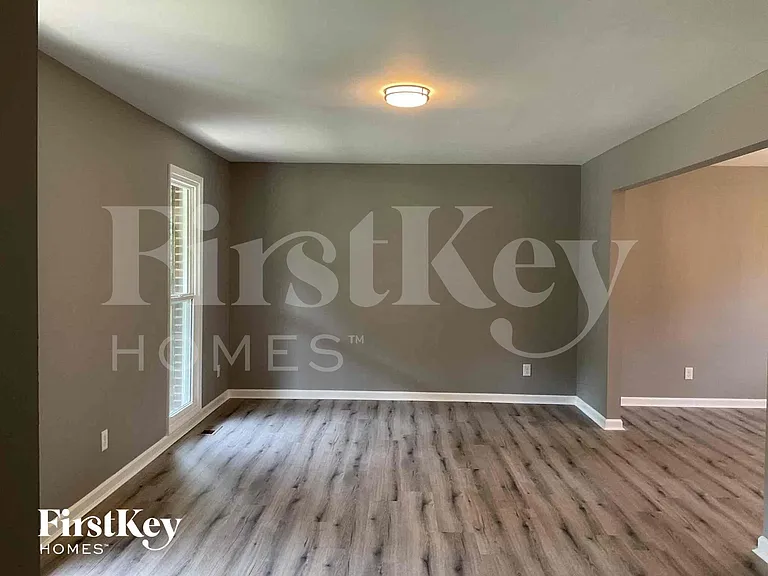 816 Broadview Dr — Photo 4