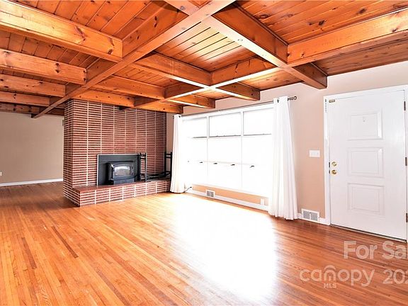3rd image of 256 Grandview Cir