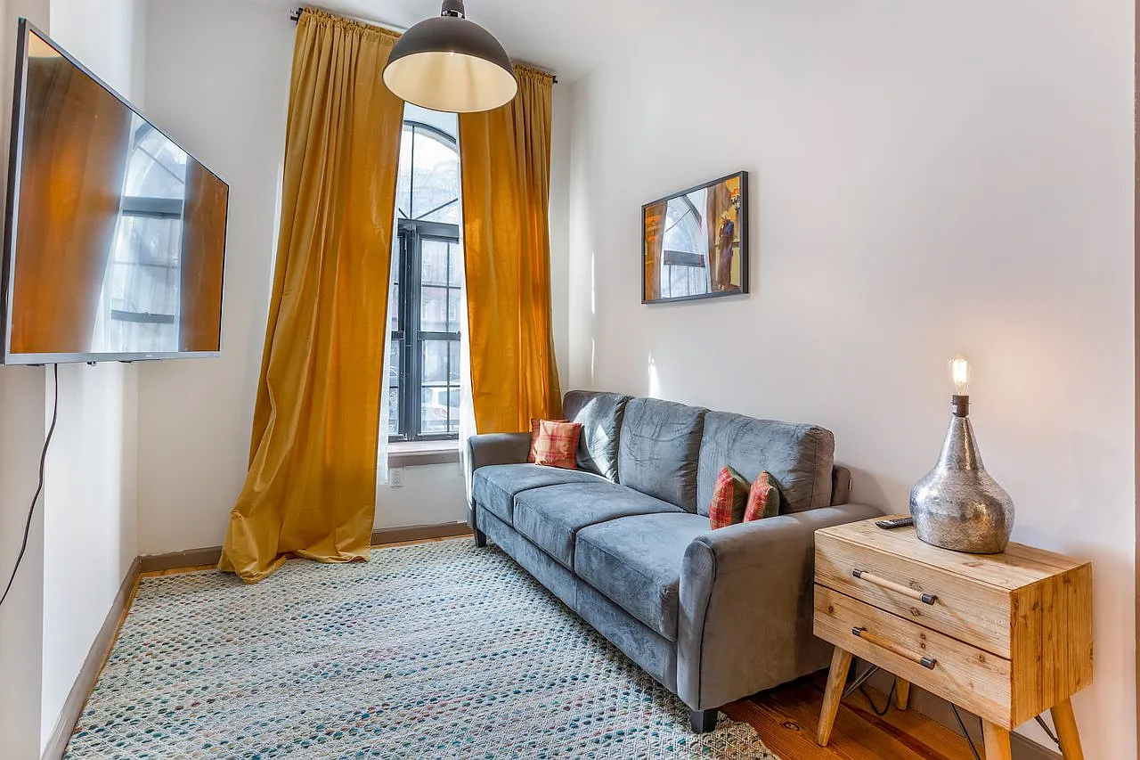 Functional ROOM at The Upper Manhattan House — Photo 3
