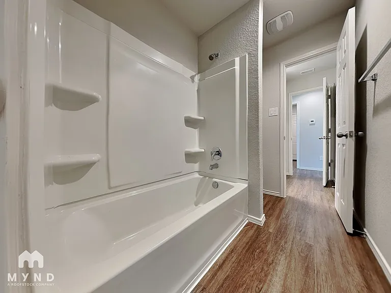 9421 Apple Ridge Ln — Photo 16