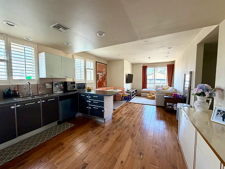 848 Irolo St #205 — Photo 2