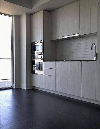 5th image of 955 Bay St #4004