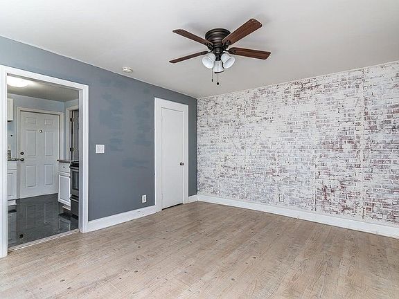 4th image of 120 NE 1st Ave APT 5