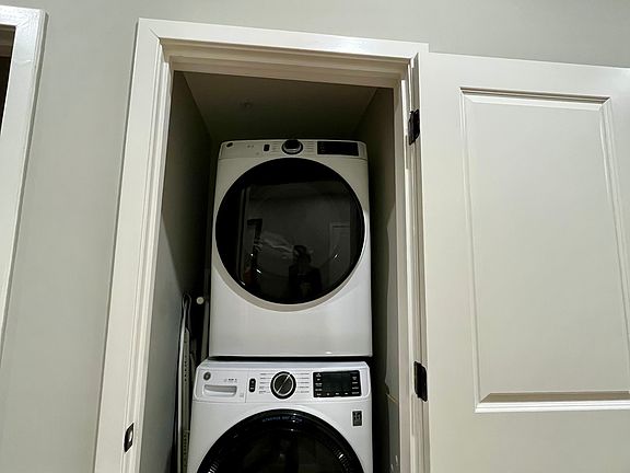 2nd image of 11 Radford Ln Floor 1