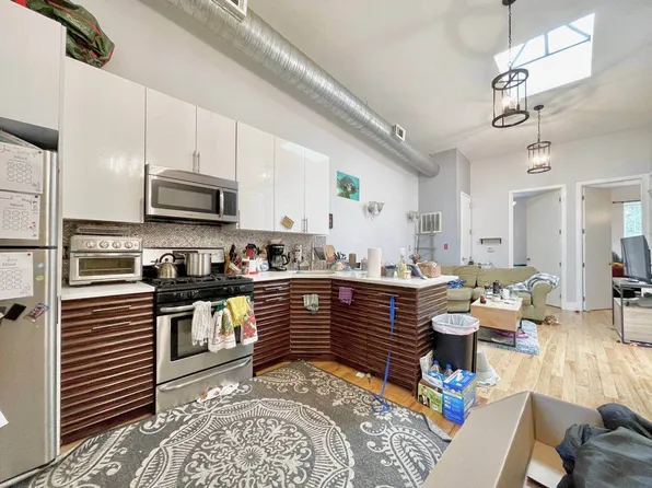 89 Cornelia Street image 1 of 16