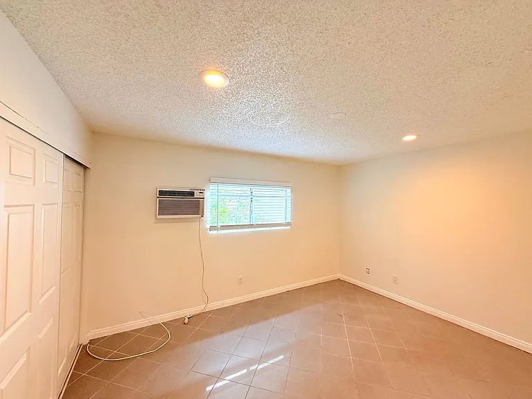 5440 - 5442 Lemon Grove Av — Photo 9