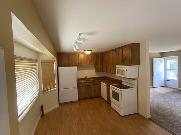 3rd image of 403 Elmwood Dr