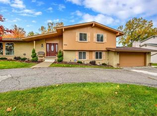 5454 Greenbriar Dr, West Bloomfield, MI 48323