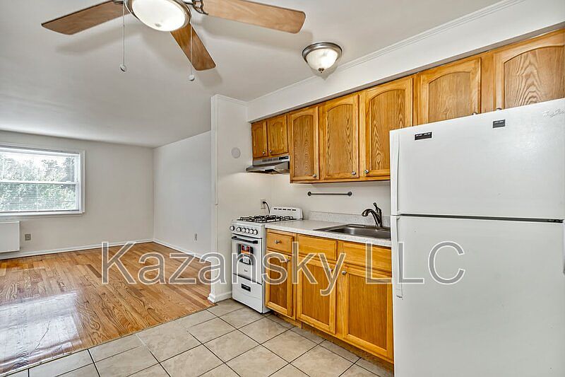 1st image of 1864 Pratt St APT C