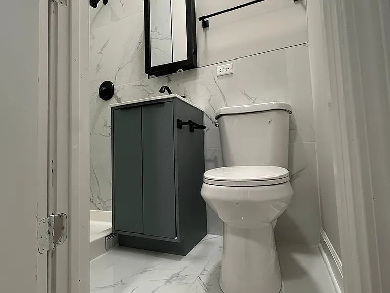 1210 W Lexington St — Photo 3