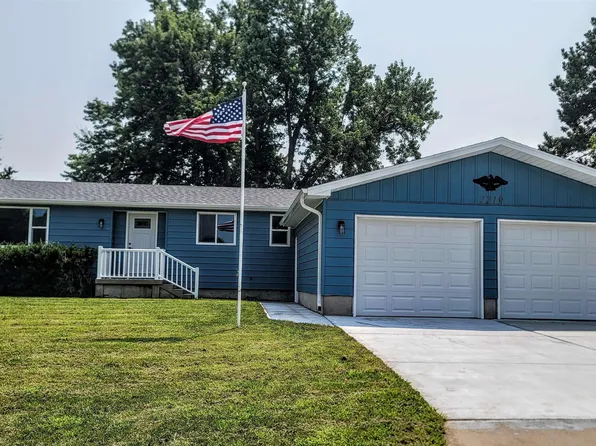 2219 Indian Acres Dr, Hastings, NE 68901