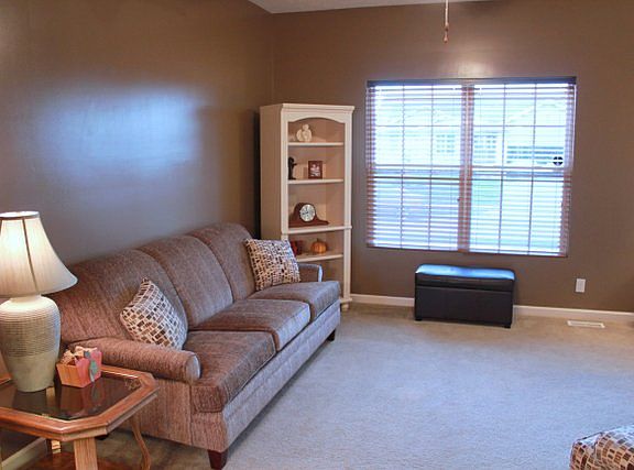 4th image of 16557 Rosewood St