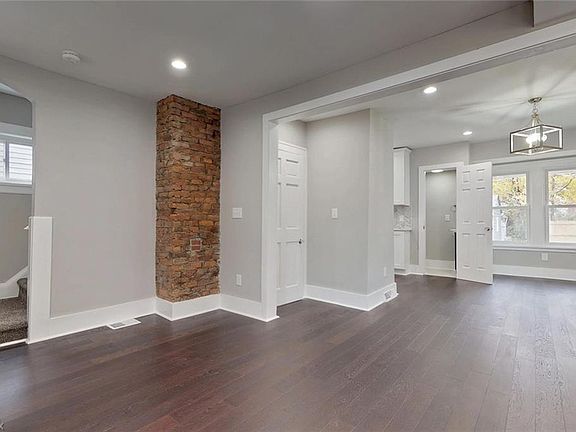 5th image of 2040 Wascana Ave