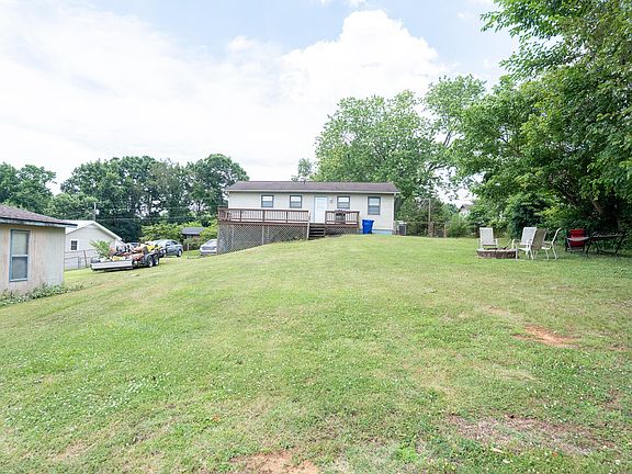 3rd image of 2321 Patricia Cir