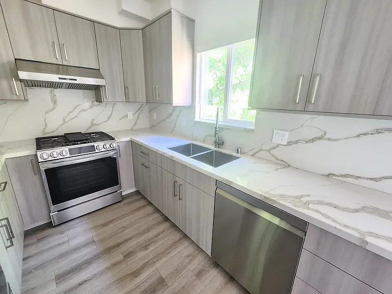 10146 Fernglen Ave #B — Photo 22