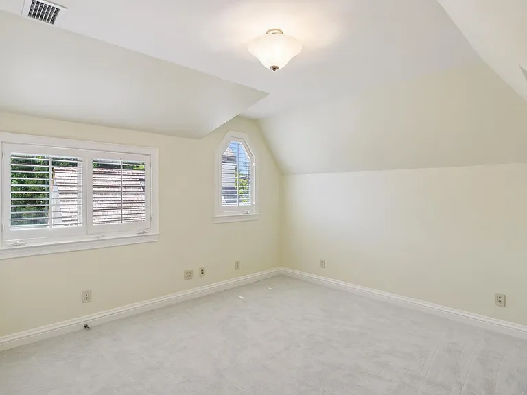 845 Windsor Dr — Photo 31