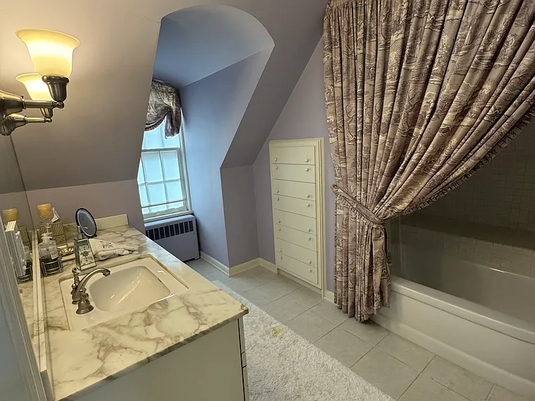506 Roslyn Pl — Photo 18