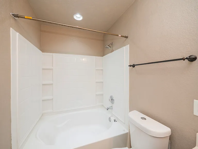 141 Clover Cv — Photo 28
