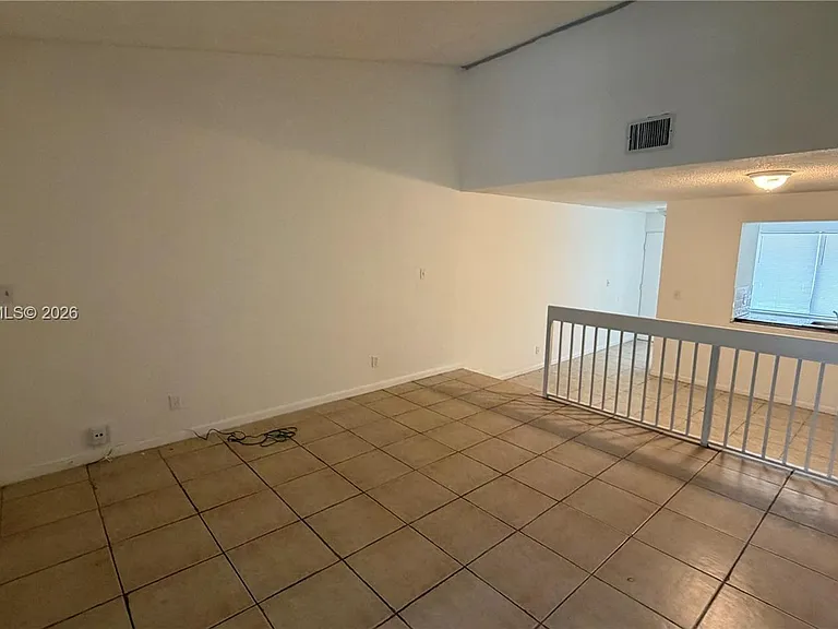 2550 Riverside Dr #223 — Photo 6