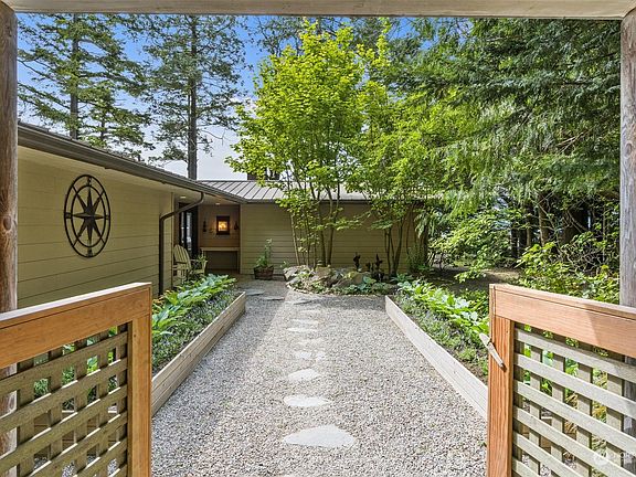 5th image of 2882 S Camano Drive